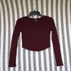 •Cropped long sleeve shirt•